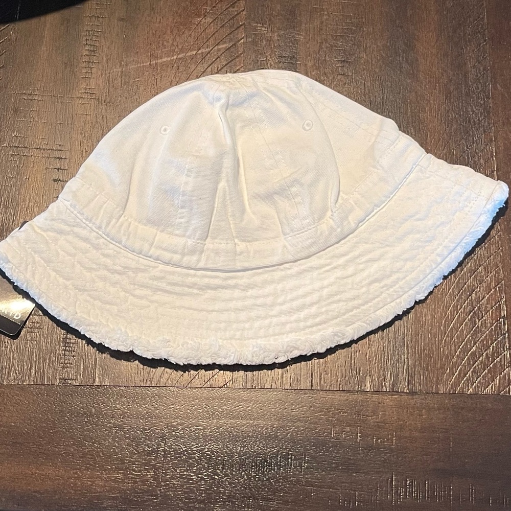 Torrid White Frayed Bucket Hat, M/L NWT